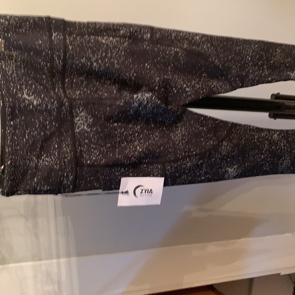 Zyia tight hi rise 3/4 leggings New - Picture 2 of 2